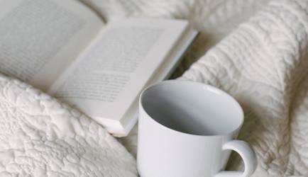 Proč si číst před spaním?